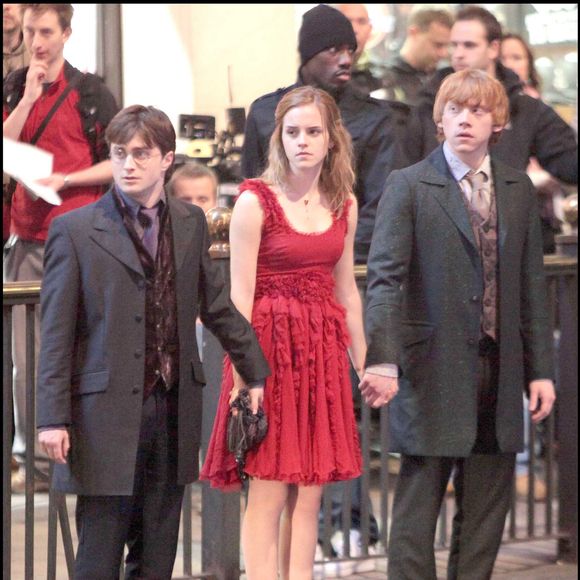 Emma Watson, Rupert Grint, Daniel Radcliffe sur le tournage de "Harry Potter et les Reliques de la mort - partie 2" à Londres 
©GOFF INF / BESTIMAGE