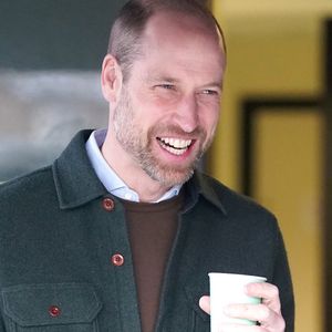 Cela lui a valu le surnom de "roi des selfies"

Le prince William, prince de Galles visite l'association "Cycle of Life" à Liverpool le 23 janvier 2025. Crédit : Julien Burton / Bestimage