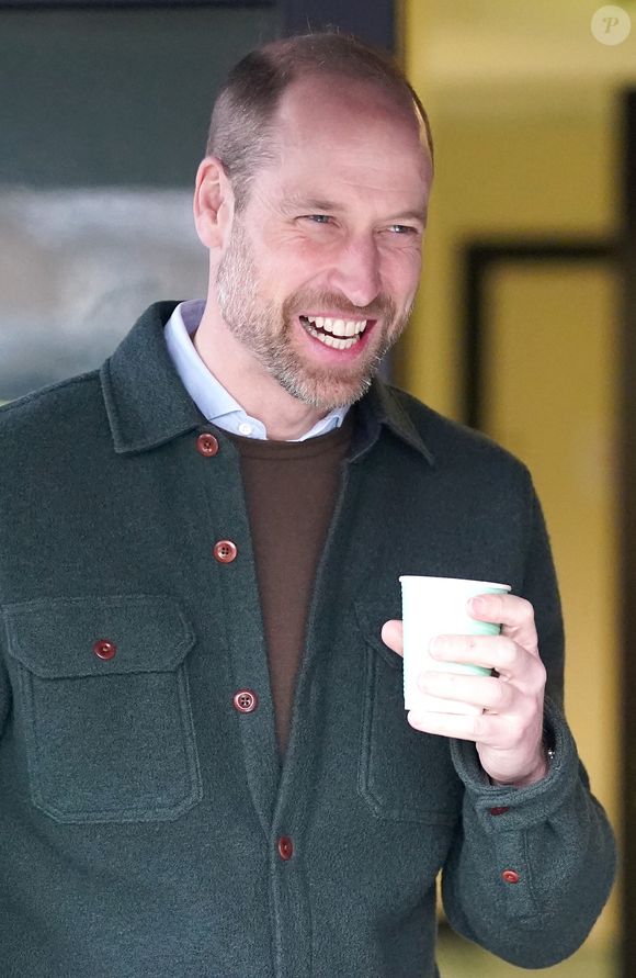 Cela lui a valu le surnom de "roi des selfies"

Le prince William, prince de Galles visite l'association "Cycle of Life" à Liverpool le 23 janvier 2025. Crédit : Julien Burton / Bestimage