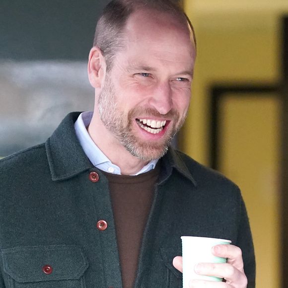 Cela lui a valu le surnom de "roi des selfies"

Le prince William, prince de Galles visite l'association "Cycle of Life" à Liverpool le 23 janvier 2025. Crédit : Julien Burton / Bestimage