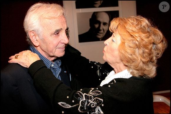 Ảnh: Charles Aznavour và em gái Aïda tại Palais des Congrès. © RINDOFF-GUIREC / BESTIMAGE - Purepeople