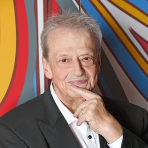 À nouveau interrogé sur son train de vie par Jordan de Luxe en mai 2024, le papa de Carlito déclarait toucher environ 3 500 € de retraite. 

Guy Carlier pose pour des photos le 9 mai 2019 à l'hôtel Novotel Gare de Lyon à Paris, France. Photo by Pascal baril/ABACAPRESS.COM