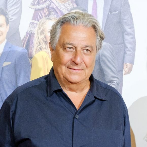 Christian Clavier préfère de loin la sympathie des Belges et souligne l'avantage d'être proche des nombreux tournages qui s'y déroulent.

Christian Clavier reçoit le grade d'officier de la Légion d'honneur des mains d'Emmanuel Macron - Christian Clavier à la première du film "Dios Mio, Pero Que Nos Has Hecho?" à Madrid
Zuma Press / Bestimage