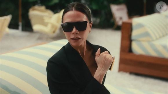 Victoria Beckham dans une publicité pour sa marque "Victoria Beckham Beauty Line". Backgrid UK/ Bestimage