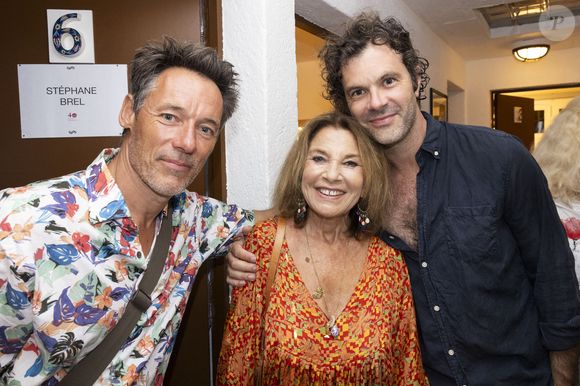 Il s'agit de Stéphane Brel 

Exclusif - Stéphane Brel, Nicole Calfan, Julien Cheminade - Personnalités à la représentation de la pièce de théâtre "Chers parents" au Théâtre de Verdure lors du 40ème Festival de Ramatuelle. Le 8 août 2024
© Cyril Bruneau / Festival de Ramatuelle / Bestimage