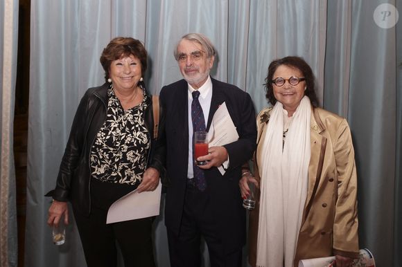 Josseline de Clausade, Jean-Pierre Maureau et Ghislaine Alajouanine - Dîner de La Revue des Deux Mondes au Cercle Interalliée avec en invité d’honneur Gerald Darmanin, Paris, France, le 3 novembre 2025. Les salons du Cercle Interallié ont fait salle comble ce soir-là, réunissant de nombreuses personnalités du monde de la politique, des affaires, du droit, de la culture ou encore de la diplomatie, venues écouter le garde des Sceaux. 
© Jack Tribeca / Bestimage