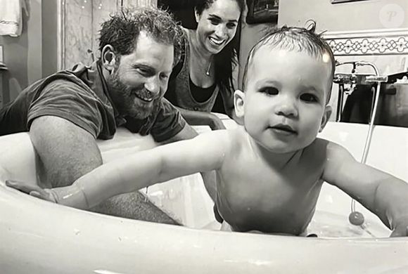 Le prince Harry, duc de Sussex et Meghan Markle, duchesse de Sussex, dévoilent des photos et des vidéos inédites de leur fils Archie dans "Harry & Meghan" (Netflix). Le 15 décembre 2022. © Backgrid UK/ Bestimage