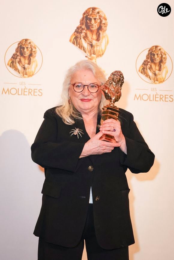 Josiane Balasko (Molière de la Comédienne dans un spectacle de théâtre privé pour "Ça, c’est l’amour") - Photocall des lauréats de la 37ème Nuit des Molières aux Folies Bergère à Paris le 4 mai 2026. © Jack Tribeca / Bestimage