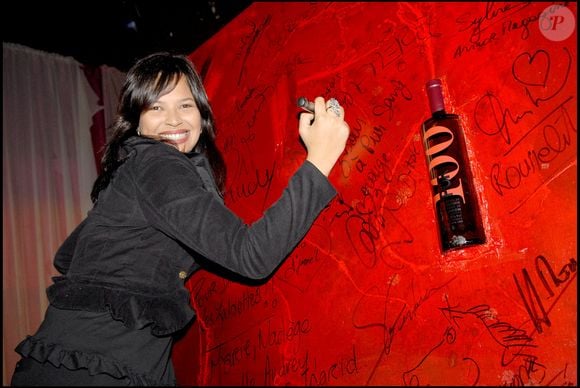 Chaque jeudi, elle y accueille créateurs, influenceurs, personnalités publiques ou entrepreneurs, invités à dérouler le fil de leur histoire et à partager ce qui nourrit leur vie intérieure 

Emilie Minatchy de la Star Academy 5 -Lancement de la bouteille de vin rouge "Pur 100" au Mandala Ry Paris @JAEGLE STEPHANE / BESTIMAGE