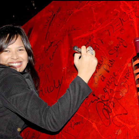 Chaque jeudi, elle y accueille créateurs, influenceurs, personnalités publiques ou entrepreneurs, invités à dérouler le fil de leur histoire et à partager ce qui nourrit leur vie intérieure 

Emilie Minatchy de la Star Academy 5 -Lancement de la bouteille de vin rouge "Pur 100" au Mandala Ry Paris @JAEGLE STEPHANE / BESTIMAGE