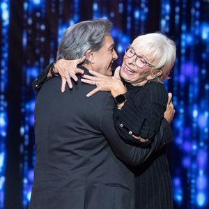 Exclusif - Monique (Femme de Frédéric François), Frédéric François pour les surprises de l'enregistrement de l'émission "La Boîte à secrets", présentée par F.Bollaert et diffusée le 16 janvier 2026 sur France 3, dans les studios du Lendit à Saint-Denis, France, le 16 décembre 2025. © Cyril Moreau/Bestimage