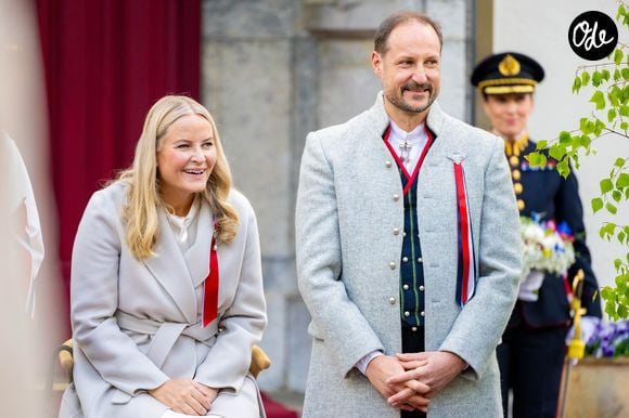 À Oslo, en Norvège, la princesse héritière Mette-Marit, le prince héritier Haakon et le prince Sverre Magnus ont été aperçus participant aux célébrations de la Fête de la Constitution norvégienne à leur résidence de Skaugum, le 17 mai 2026, à Oslo.
Backgrid USA / Bestimage