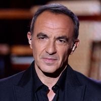 "Je ne suis pas comme les autres…" : Nikos Aliagas miraculé, cet événement fondateur a forgé son destin exceptionnel