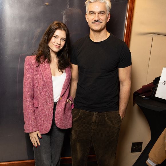 Ce pari s'est finalement révélé gagnant, puisqu'il s'est rapidement imposé comme un acteur reconnu du théâtre et de la télévision.

François Vincentelli et sa compagne Alice Dufour à l'avant-première du film "Au cœur de nos terres" au Club de l'Etoile qui sortira sur France 2 le 4 mars à Paris le 17 février 2026.

© Julien Sarkissian/Bestimage