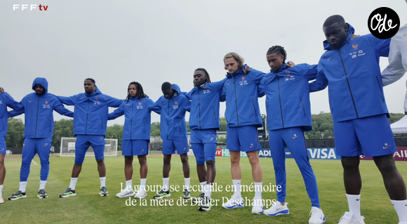 Tous ont tenu à respecter une minute de silence en mémoire de la mère de Didier Deschamps et en soutien à leur coach.