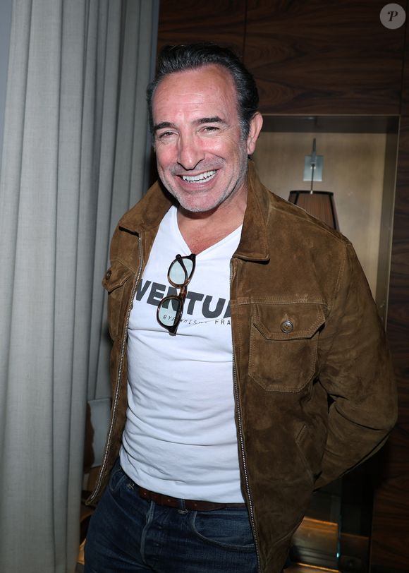 Jean Dujardin - Vernissage de l'exposition photos et du livre "La Boxe fait son cinéma" à l’hôtel Brach à Paris le 23 Septembre 2025. © Denis Guignebourg/Bestimage