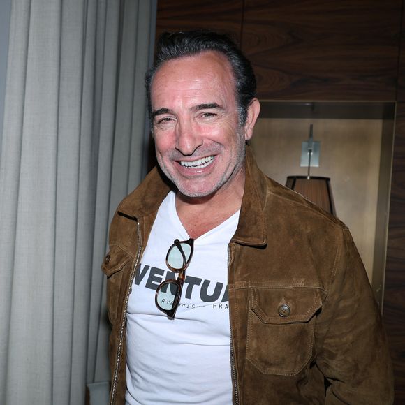 Jean Dujardin - Vernissage de l'exposition photos et du livre "La Boxe fait son cinéma" à l’hôtel Brach à Paris le 23 Septembre 2025. © Denis Guignebourg/Bestimage