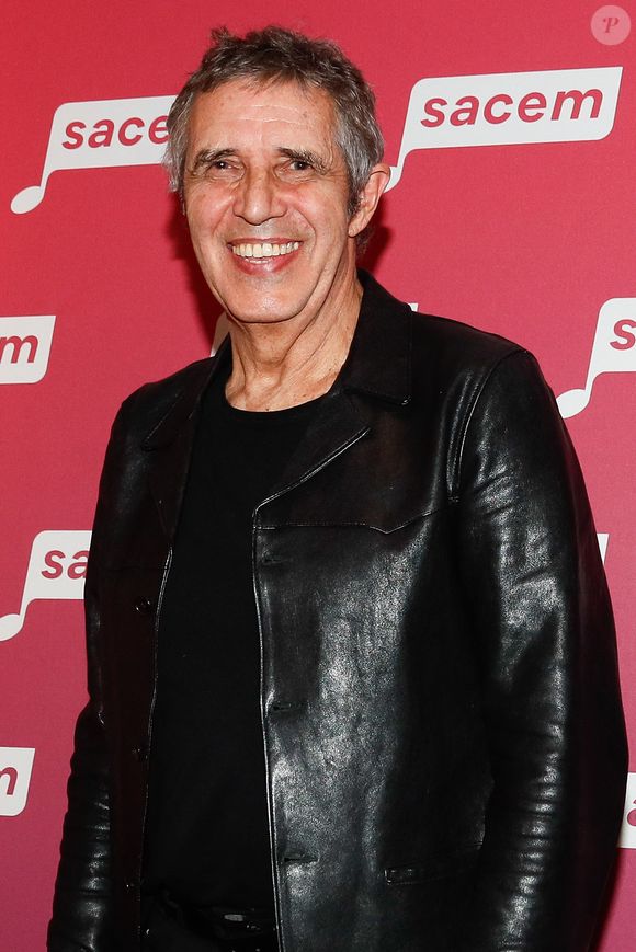 Exclusif -Julien Clerc - Photocall de la soirée en hommage à Jean-Loup Dabadie à la SACEM à Neuilly-sur-Seine, le 07 avril 2025. © Christophe Clovis / Bestimage