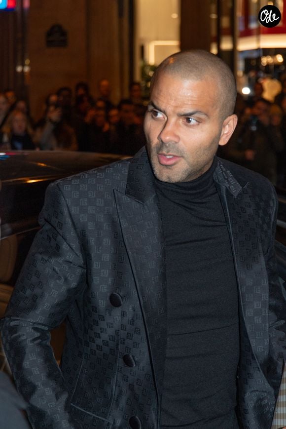 Tony Parker assiste au défilé Balmain prêt-à-porter féminin Automne/Hiver 2024-2025 dans le cadre de la Fashion Week de Paris, le 28 février 2024 à Paris, France. – © Marie Goulon / Panoramic / Bestimage