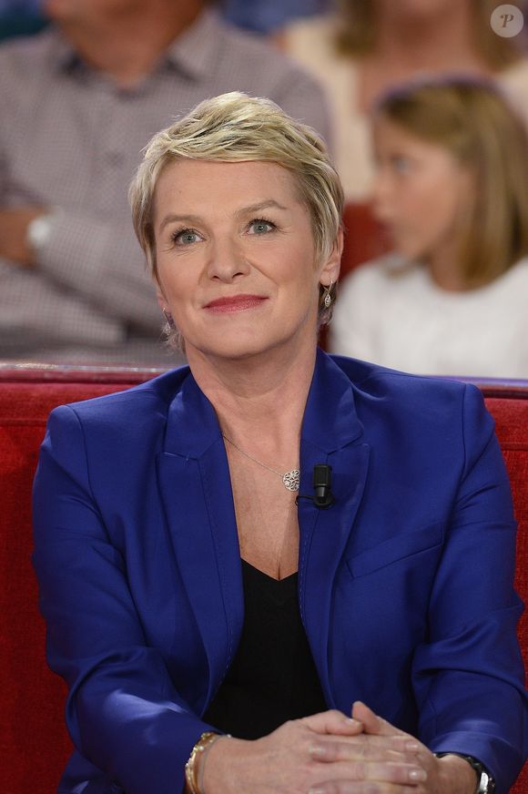 Elise Lucet - Enregistrement de l'émission "Vivement Dimanche" à Paris le 23 Septembre 2015 et qui sera diffusée le 27 Septembre 2015. - Invité principal Muriel Robin