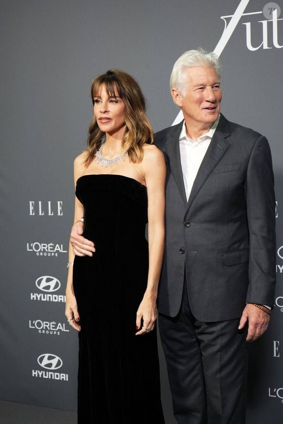 Aujourd’hui marié à Alejandra Silva, il a connu plusieurs grandes histoires d’amour.

Richard Gere et Alejandra Silva au photocall pour les prix Elle x Future et Elle Eco à Madrid le mercredi 26 novembre 2025.

Cordon / Bestimage