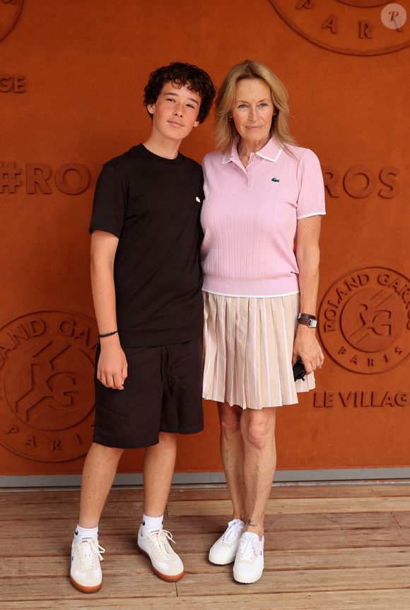 Estelle Lefébure et son fils Giulano Ramette au photocall du village lors des Internationaux de France de Tennis de Roland Garros 2026, à Paris, France, le 29 mai 2026. © Dominique Jacovides/Bestimage