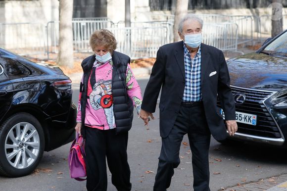 Exclusif - Pierre Perret et sa femme Simone Mazaltarim - Arrivées de l'émission "Vivement Dimanche Prochain" qui sera diffusée le 17 octobre 2021 au Studio Gabriel à Paris, France, le 13 octobre 2021. © Christophe Clovis / Bestimage

No web, no blog pour la Belgique et la Suisse