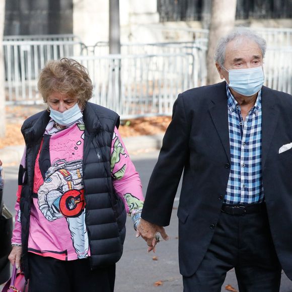 Exclusif - Pierre Perret et sa femme Simone Mazaltarim - Arrivées de l'émission "Vivement Dimanche Prochain" qui sera diffusée le 17 octobre 2021 au Studio Gabriel à Paris, France, le 13 octobre 2021. © Christophe Clovis / Bestimage

No web, no blog pour la Belgique et la Suisse