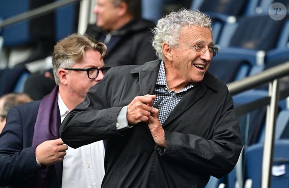 Nelson Montfort dans les tribunes du match de football de Ligue 1 McDonald's opposant le  RC Lens au Paris Saint-Germain (PSG) (0-2) au Parc des Princes à Paris le 14 septembre 2025. © Christian Liewig/Bestimage