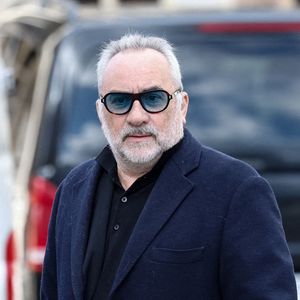 De nombreuses personnalités ont fait le déplacement pour lui rendre un dernier hommage.

Antoine Duléry - Obsèques d'Isabelle Mergault à la Coupole du Père-Lachaise à Paris le 30 mars 2026. © Cyril Moreau - Dominique Jacovides / Bestimage