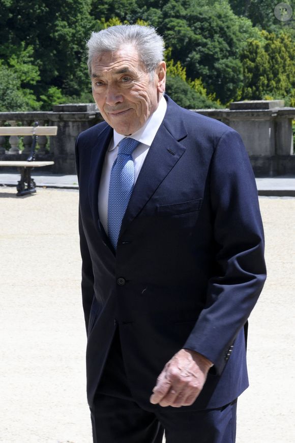 “Cela aurait pu très mal finir, car je suis resté là pendant un moment, jusqu’à ce que des passants viennent m’aider”, conclut-il

Le roi Philippe de Belgique reçoit Eddy Merckx à l'occasion de son 80ème anniversaire à Bruxelles, le 12 juin 2025.
© Photonews / Bestimage