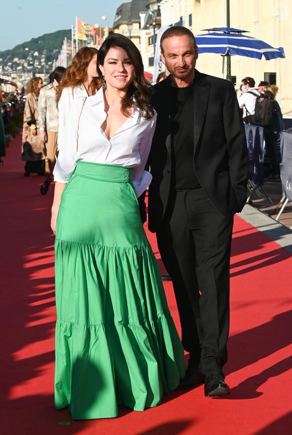 Emilie Dequenne (Tenue Society Room, Roger Vivier et Van Cleef & Arpels) et son mari Michel Ferracci - Tapis rouge - Cérémonie de clôture du 35ème festival de Cabourg, le 12 juin 2021.
© Coadic Guirec/Bestimage