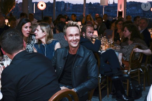 Exclusif - Cyril Feraud Prix d'honneur Tele Poche, Telestar et Télé Magazine en présence de Linda Bouras, Directrice des Rédactions - Première édition du Multi Screen Grand Prix : une célébration inédite de la création audiovisuelle française dans le cadre prestigieux du Pullman Paris Tour Eiffel sous la présidence de S. Martin (Directeur Général de l'ARPP : l'Autorité de Régulation Professionnelle de la Publicité et également Président de La Fabrique des Formats) et animée par E. Eméyé (journaliste et présentatrice).
Cet événement a rassemblé les professionnels de l'audiovisuel autour d'une ambition commune : mettre à l'honneur l'excellence de la création française tous formats confondus. Paris le 12 juin 2025 - © Jack Tribeca / Bestimage