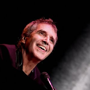 Julien Clerc pendant la cérémonie de remise du prix lumière à I.Huppert lors de la 16ème édition du Festival Lumière à l'Amphithéâtre - Centre de Congrès à Lyon, France, le 18 octobre 2024. © Dominique Jacovides/Bestimage