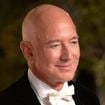 Jeff Bezos : Les photos de sa maison à 175 millions de dollars avec une immense haie pour le protéger des regards, "la plus haute de toute la zone"