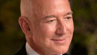 Jeff Bezos : Les photos de sa maison à 175 millions de dollars avec une immense haie pour le protéger des regards, "la plus haute de toute la zone"