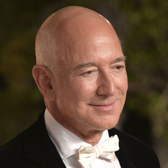 Propriétaire de plusieurs maisons luxueuses, le fondateur d’Amazon, Jeff Bezos, attire particulièrement l’attention avec celle qui se situe à Beverly Hills.

Jeff Bezos à la Vanity Fair Oscar Party -Verleihung im Wallis Annenberg Center for the Performing Arts. Beverly Hills . Photo par Jennifer Bloc/Geisler-Fotopress/DPA/ABACAPRESS.COM