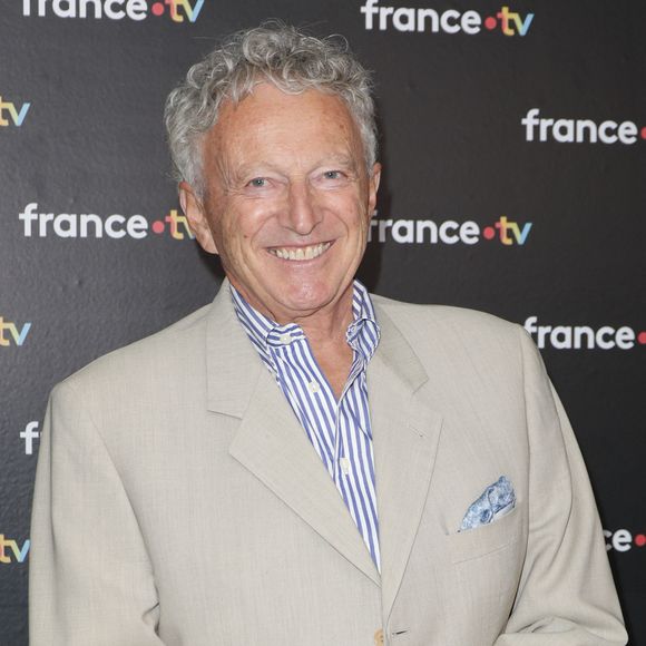 Nelson Monfort au photocall de la conférence de presse de rentrée de France Télévisions à Paris, France, le 4 septembre 2024. © Coadic Guirec/Bestimage