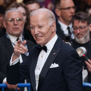 Joe Biden arrive à la première de la pièce "Othello" au theâtre Barrymore à New York, le 23 mars 2025 @Backgrid USA / Bestimage