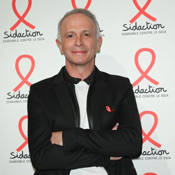 "Le plus surprenant c'est que cette statistique a fortement augmentée en l'espace d'un an", rapporte-t-il. Car ce sont désormais "62% des personnes dérangées au travail".

Samuel Etienne - Soirée de lancement du Sidaction 2022 à la salle Wagram à Paris le 7 mars 2022. © Coadic Guirec/Bestimage