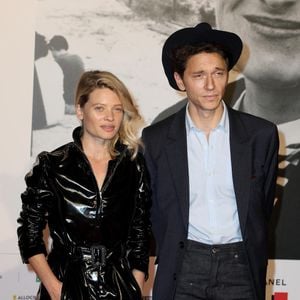 Les vacances du couple d'artistes ont pris fin étant donné qu'ils sont récemment rentrés à Paris

Mélanie Thierry et son compagnon le chanteur Raphael - Cérémonie d'ouverture du Festival Lumière 2021 à Lyon le 9 octobre 2021.
© Dominique Jacovides / Bestimage