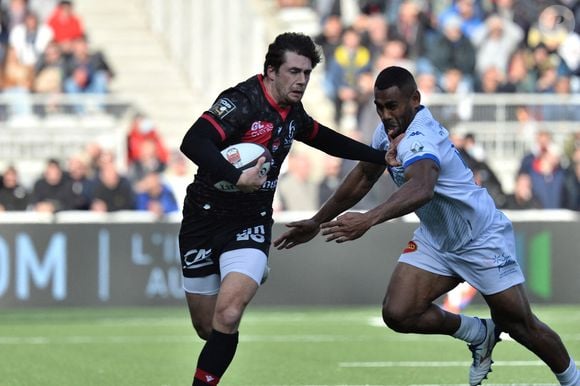 Pierre-Louis Barassi (lou) vs Adréa Cocagi (castres) - Match de rugby du Top 14 : Lyon s'impose 30 à 23 face à Castres au Matmut Stadium le 6 novembre 2021.

© Frédéric Chambert / Panoramic / Bestimage
