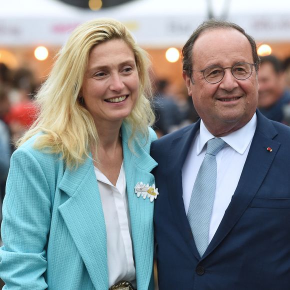 Francois Hollande et Julie Gayet lors du festival Soeurs Jumelles, Rencontre de la musique et de l'image à Rochefort le 1er juillet 2023.

© Franck Castel / Bestimage
