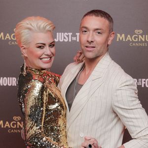 Katrina Patchett et Maxime Dereymez à la soirée L'Amour et les Forets à la Plage Magnum le 24 mai 2023 à Cannes, France. Photo par David Boyer/ABACAPRESS.COM