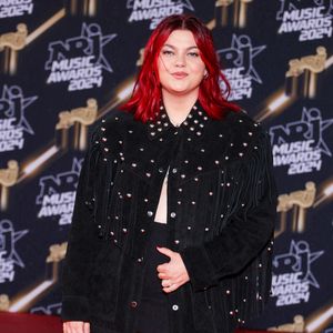 Louane - Photocall de la 26ème édition des NRJ Music Awards au palais des festivals de Cannes, le 1er novembre 2024. © Guignebourg / Bebert / Bestimage