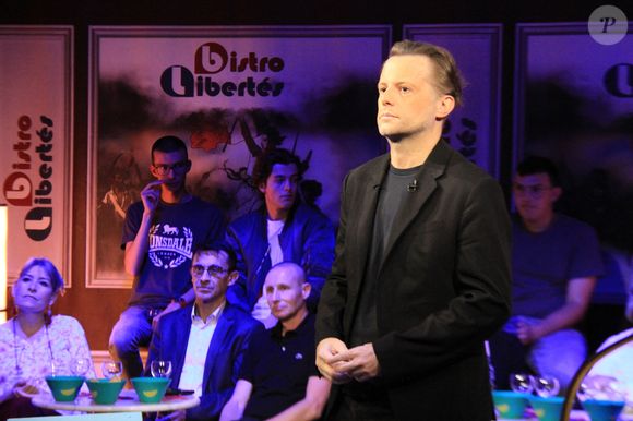 Éric Morillot s'est néanmoins vu proposer la somme de 1 500 euros, qu'il a alors jugée insuffisante. Une méditation a été organisée par le juge en charge de l'affaire à la fin du mois de novembre avec tous les partis.

Exclusif - Eric Morillot sur le plateau de l'émission "Le grand débrief de Bistro Liberté" sur TVL le 8 juillet 2024.

© Philippe Baldini / Bestimage
