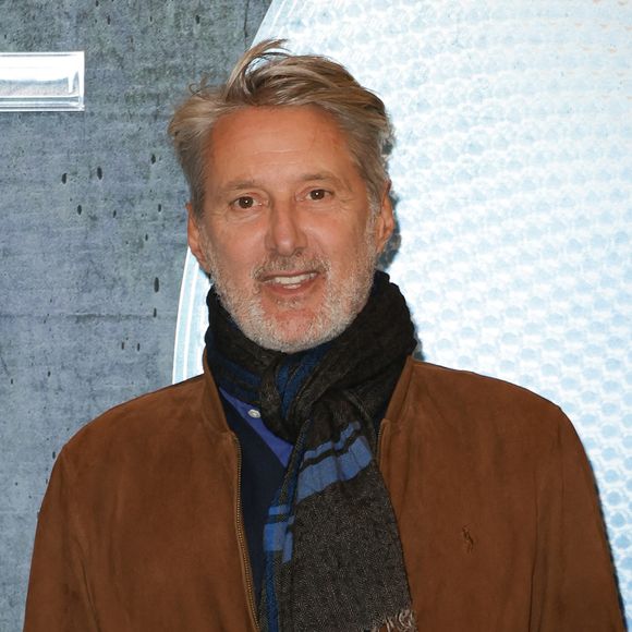 Antoine de Caunes est devenu père à trois moments très différents de sa vie.

Antoine de Caunes - Avant-première de la série "Validé" saison 3 au cinéma le Grand Rex à Paris. © Coadic Guirec/Bestimage