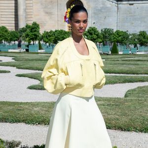 Tina Kunakey assiste au défilé Jacquemus Menswear Spring/Summer 2026 dans le cadre de la semaine de la mode à Paris, France, le 29 juin 2025. Photo par Aurore Marechal/ABACAPRESS.COM