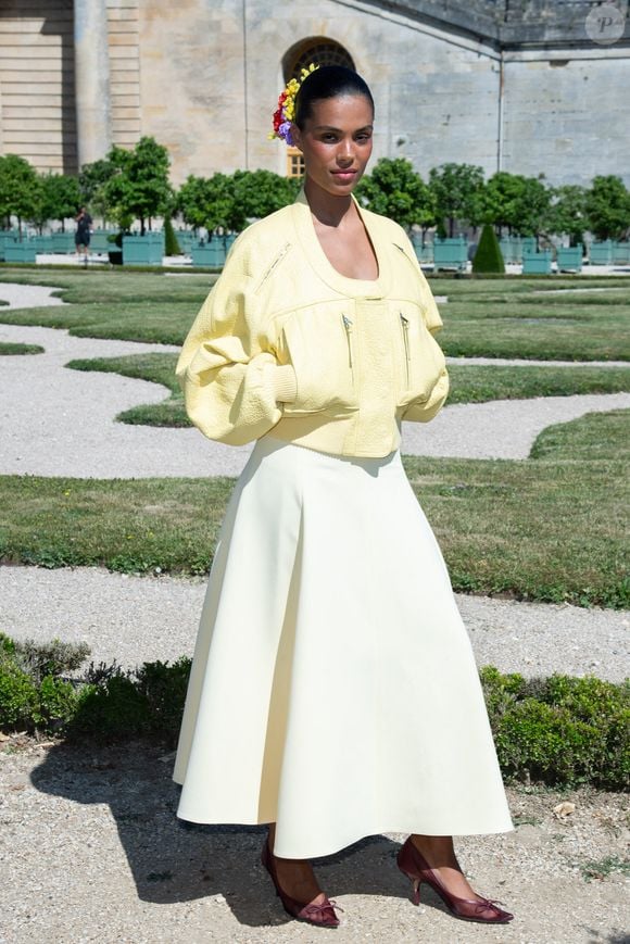 Tina Kunakey assiste au défilé Jacquemus Menswear Spring/Summer 2026 dans le cadre de la semaine de la mode à Paris, France, le 29 juin 2025. Photo par Aurore Marechal/ABACAPRESS.COM