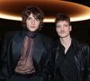 Après Niels, César du Meilleur espoir en 2017, et Aliocha, acclamé dans "Salade grecque" et "Tout va bien", c’est désormais Vassili qui brille sous les projecteurs...



Vassili Schneider et Niels Schneider assistent au défilé Saint Laurent Womenswear Automne/Hiver 2024-2025 dans le cadre de la semaine de la mode à Paris le 27 février 2024 à Paris, France. Photo by Jerome Dominé/ABACAPRESS.COM